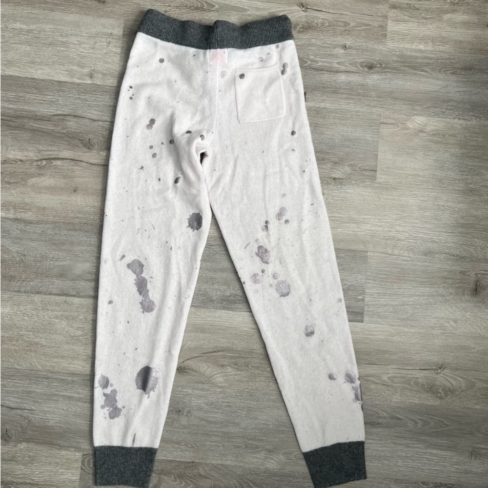 NWT BRODIE CASHMERE Splatter Foil Cashmere Joggers Silver White Pants Knit XS - Picture 7 of 13